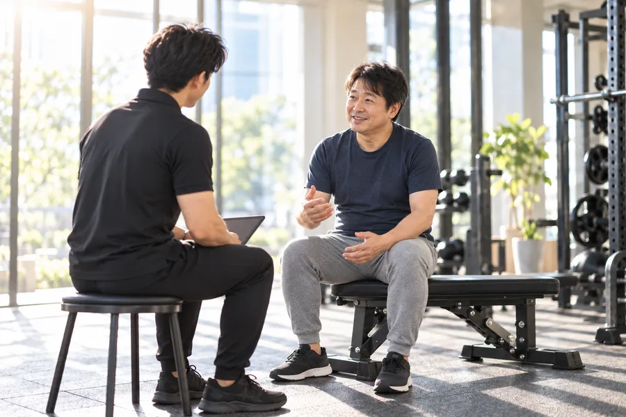 トレーナーと体調を確認している様子（イメージ）