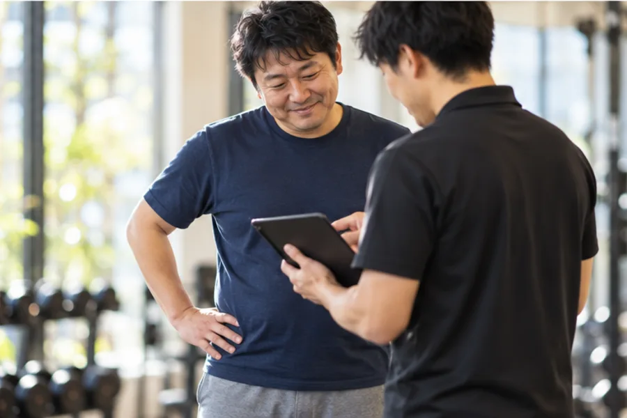 測定の結果を一緒に確かめている様子（イメージ）